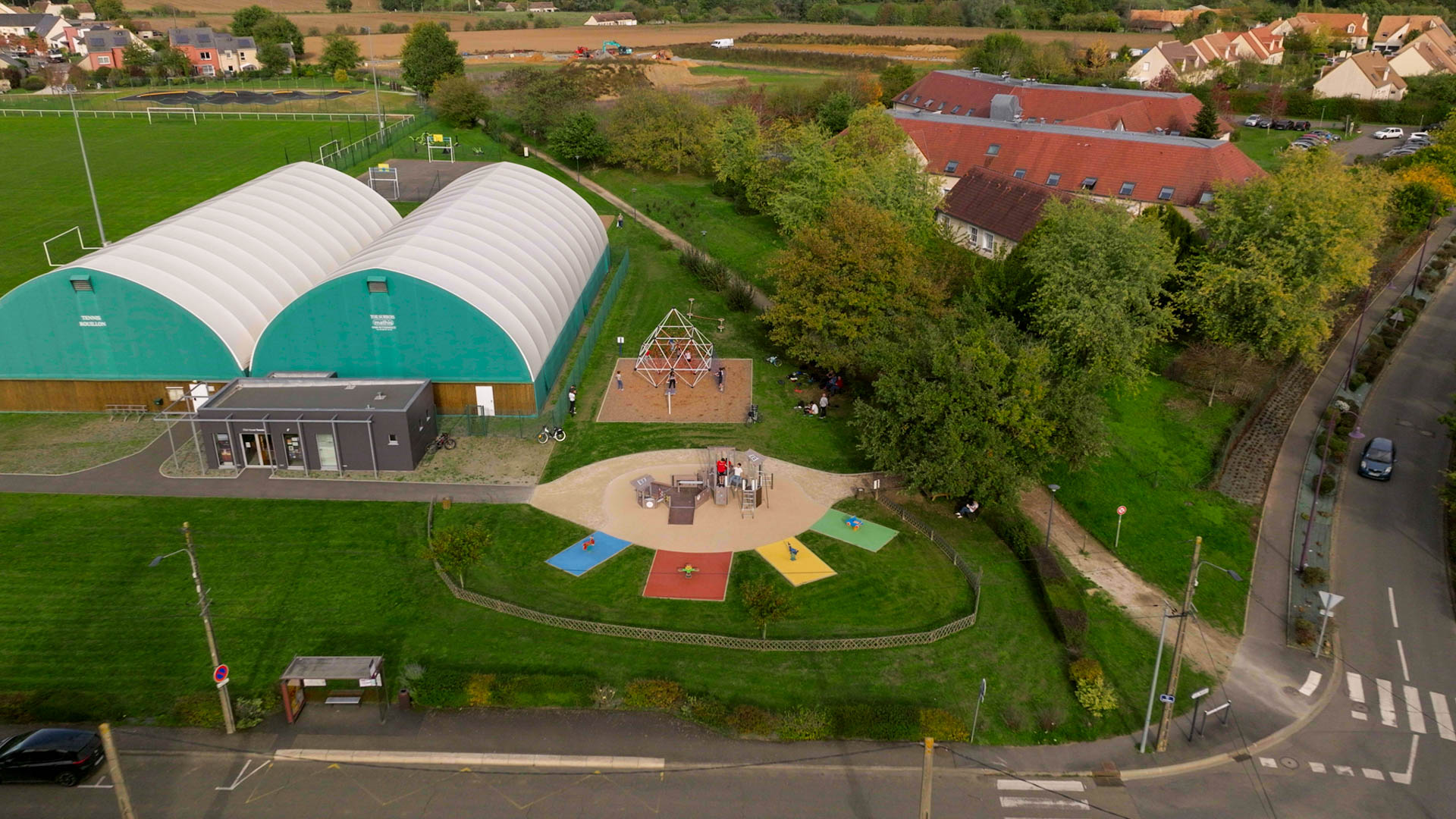 Espace de jeux multigénérationnel - Ville de Rouillon